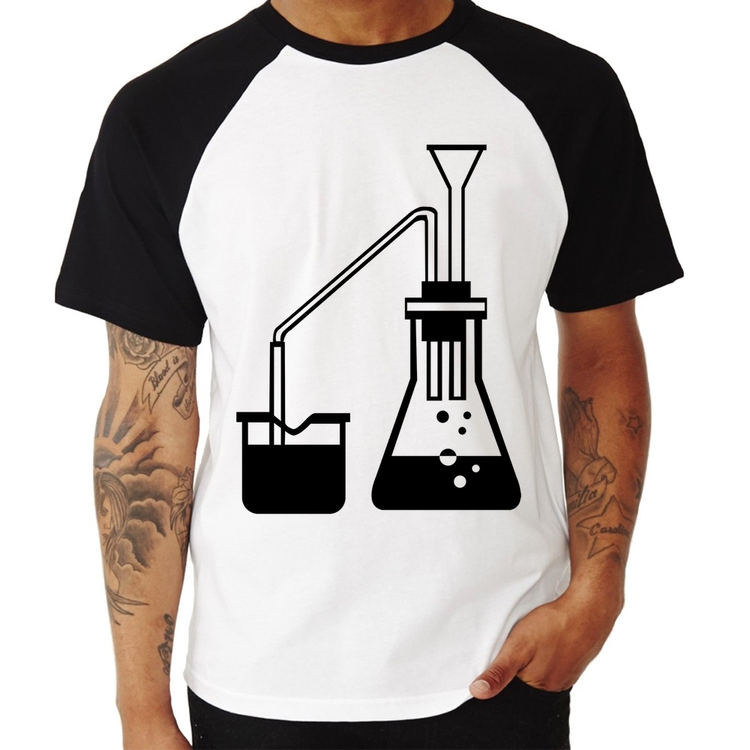 Camiseta Raglan Química Erlenmeyer e Bequer