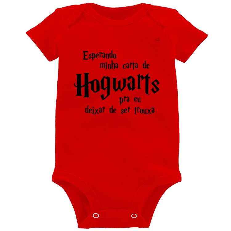 Body Bebê Esperando minha carta de Hogwarts - Vermelho