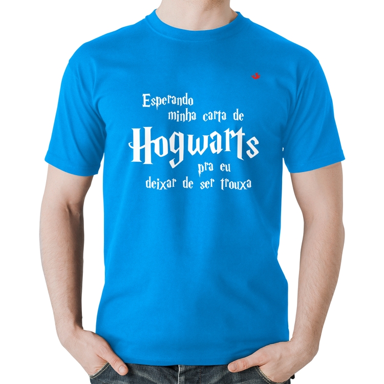 Camiseta Algodão Esperando minha carta de Hogwarts - Azul