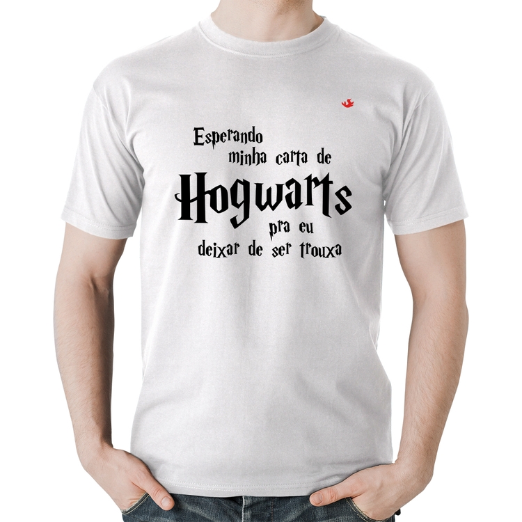 Camiseta Algodão Esperando minha carta de Hogwarts - Branca
