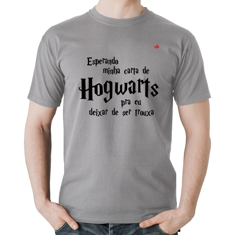 Camiseta Algodão Esperando minha carta de Hogwarts - Cinza