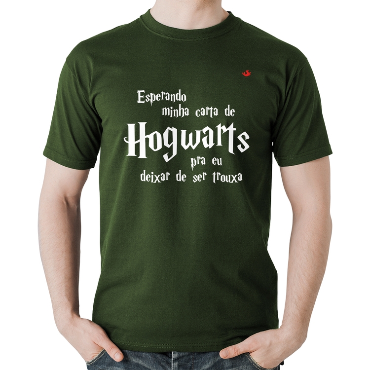 Camiseta Algodão Esperando minha carta de Hogwarts - Musgo