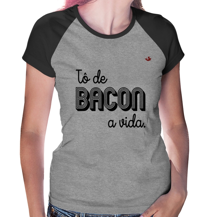 Baby Look Raglan Estou de bacon a vida - Cinza/Preto