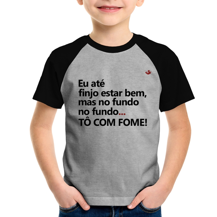 Camiseta Raglan Infantil Eu finjo estar bem, mas no fundo tô com fome - Cinza/Preto