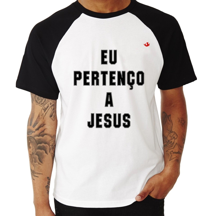 Camiseta Raglan Eu pertenço a Jesus
