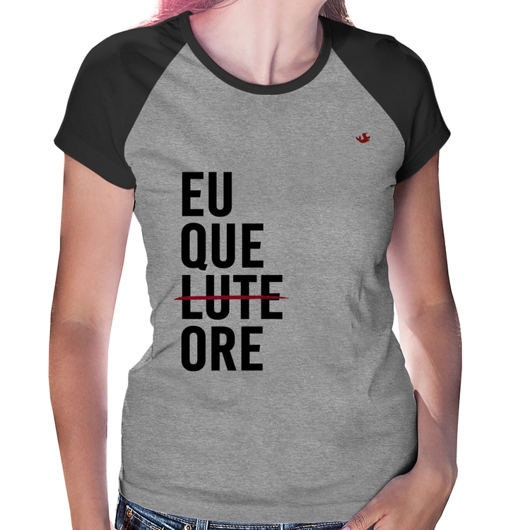Baby Look Raglan Eu que ore - Cinza/Preto
