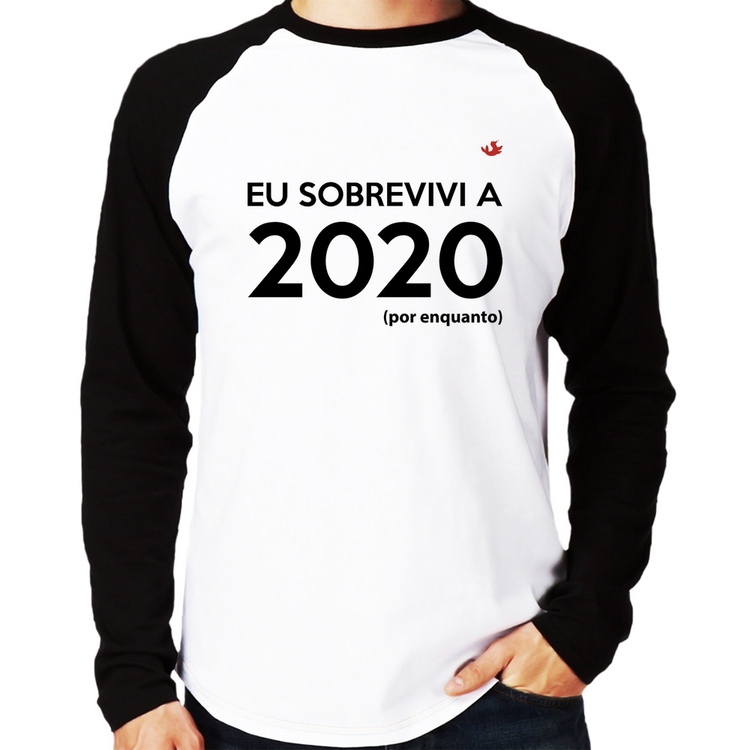 Camiseta Raglan Eu sobrevivi a 2020 (por enquanto) Manga Longa
