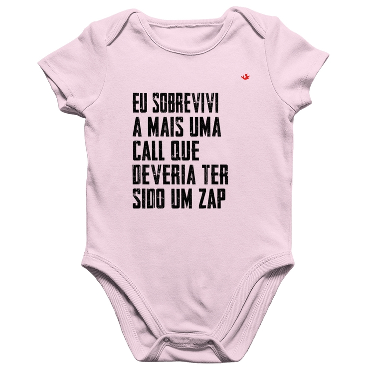 Body Bebê Algodão Eu sobrevivi a mais uma call que deveria ter sido um zap - Rosa Bebê