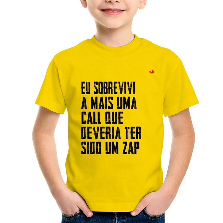 Camiseta Infantil Eu sobrevivi a mais uma call que deveria ter sido um zap - Amarela