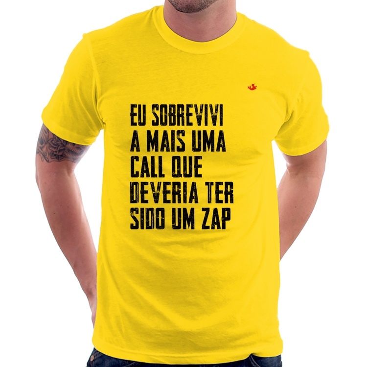 Camiseta Eu sobrevivi a mais uma call que deveria ter sido um zap - Amarela