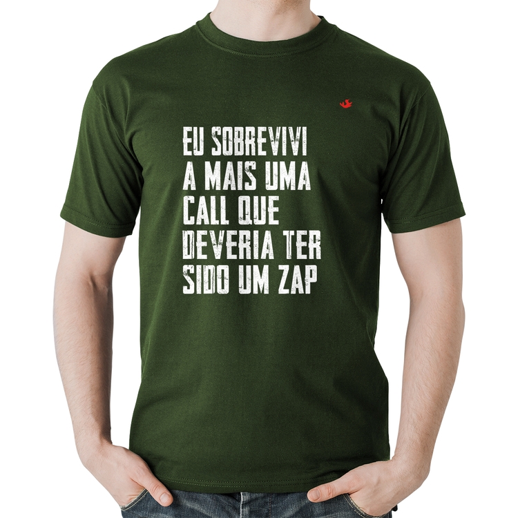 Camiseta Algodão Eu sobrevivi a mais uma call que deveria ter sido um zap - Musgo