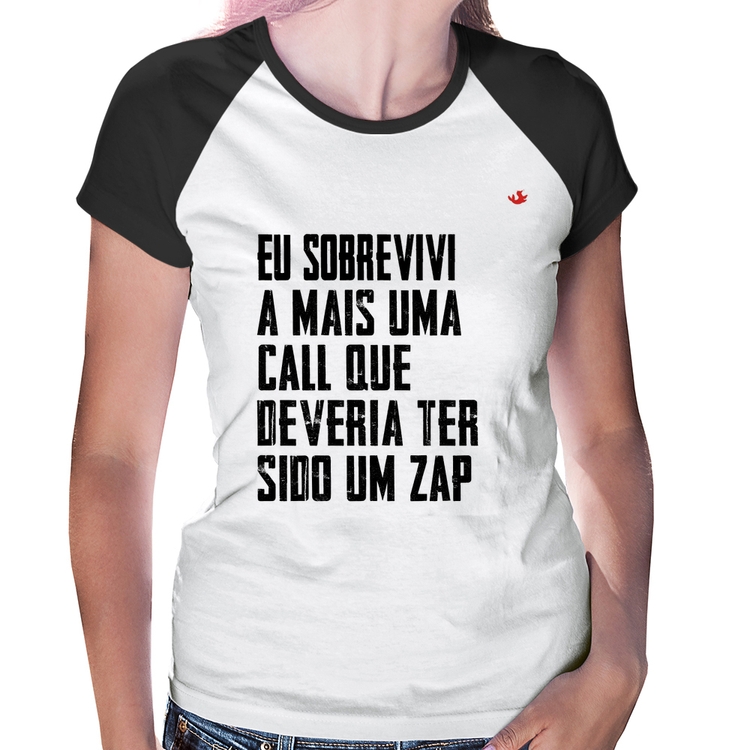 Baby Look Raglan Eu sobrevivi a mais uma call que deveria ter sido um zap
