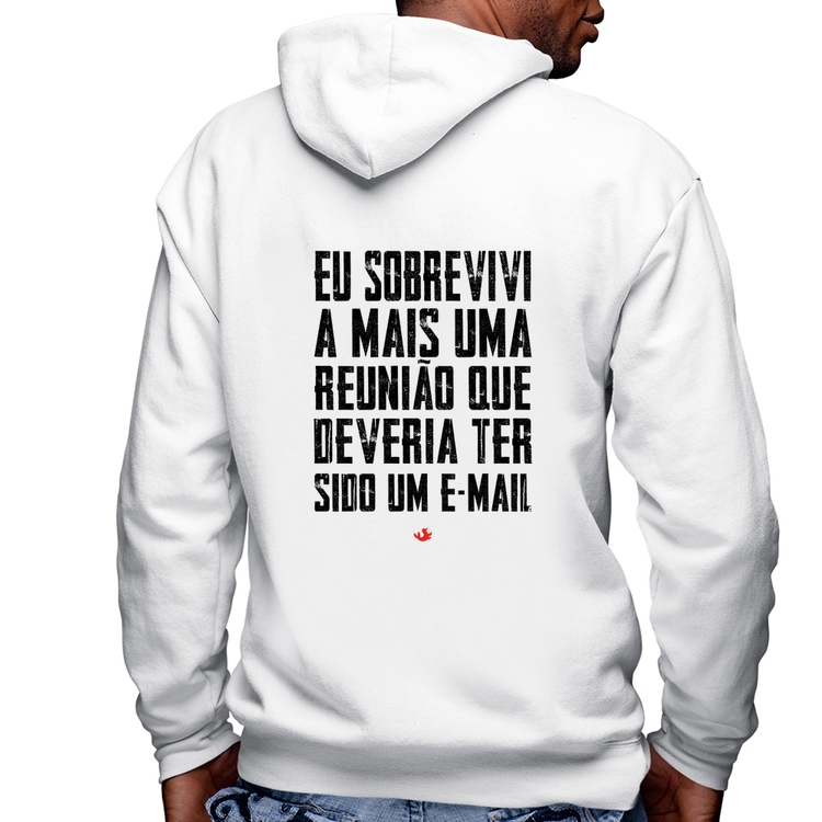 Blusa Moletom Eu sobrevivi a mais uma reunião que deveria ter sido um e-mail Masculina com Capuz e Zíper - Branca
