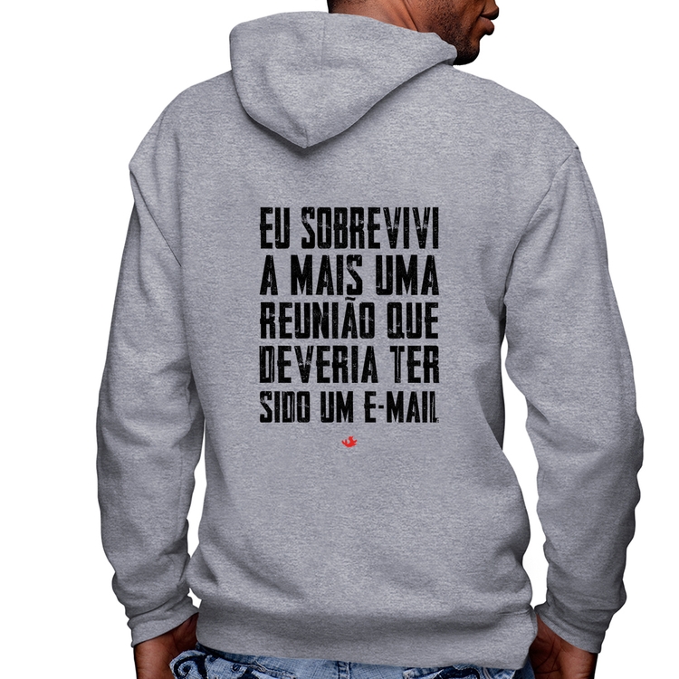 Blusa Moletom Eu sobrevivi a mais uma reunião que deveria ter sido um e-mail Masculina com Capuz e Zíper - Mescla