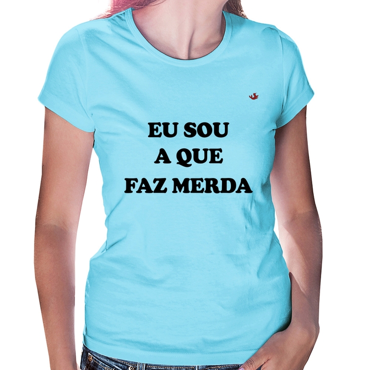 Baby Look Eu sou a que faz merda - Azul Bebê