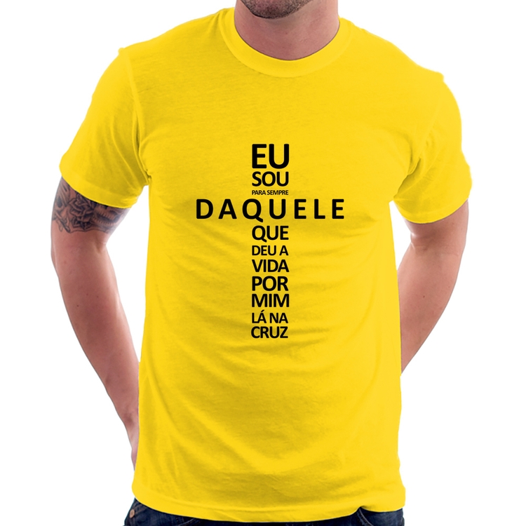 Camiseta Eu sou daquele que deu a vida por mim na cruz - Amarela