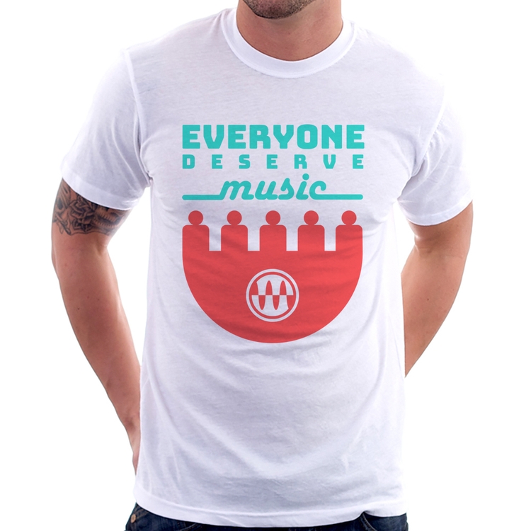 Camiseta Everyone Deserve Music