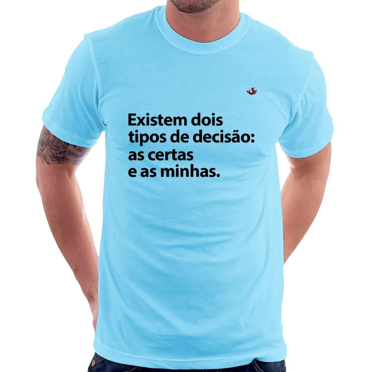 Camiseta Existem dois tipos de decisão: as certas e as minhas - Azul Bebê