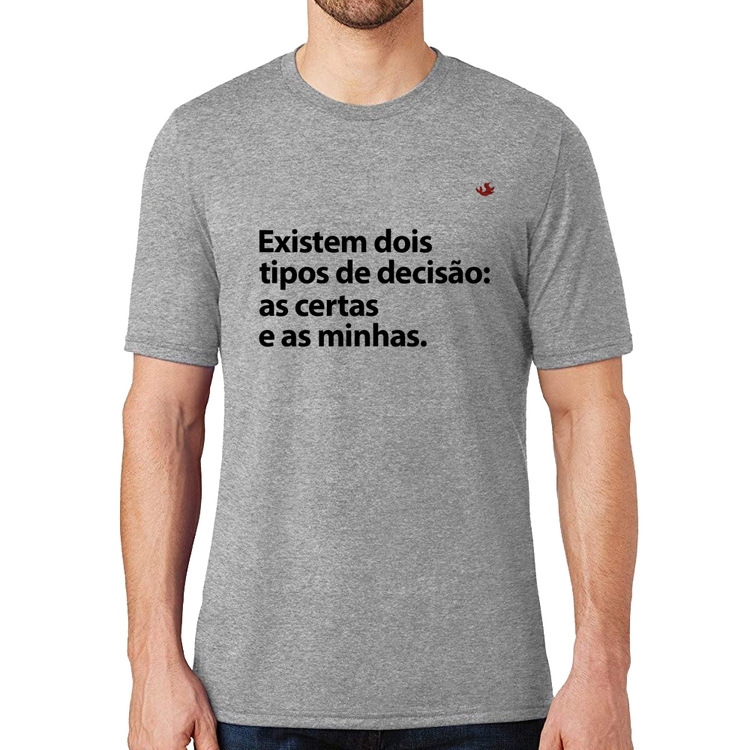 Camiseta Existem dois tipos de decisão: as certas e as minhas - Cinza