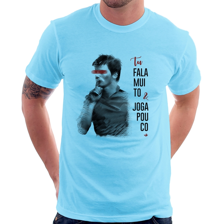 Camiseta Fala muito & Joga pouco - Azul Bebê