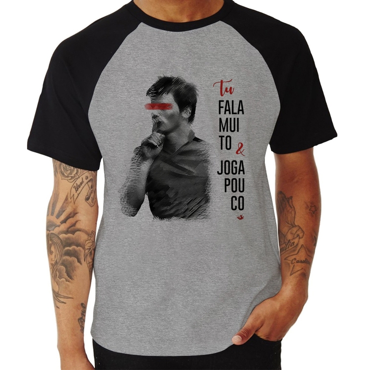Camiseta Raglan Fala muito & Joga pouco - Cinza/Preto