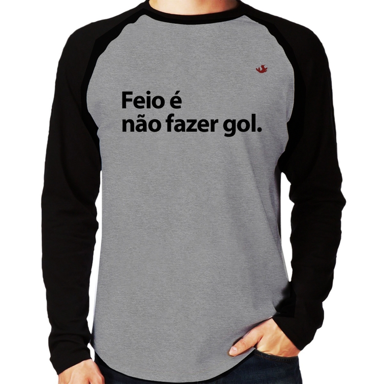 Camiseta Raglan Feio é não fazer gol Manga Longa - Cinza/Preto