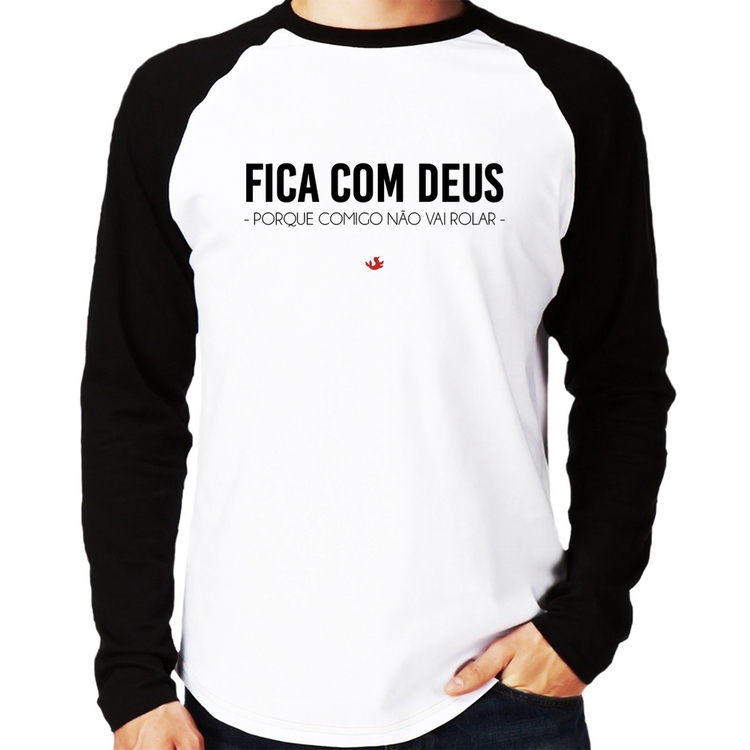 Camiseta Raglan Fica com Deus porque comigo não vai rolar Manga Longa