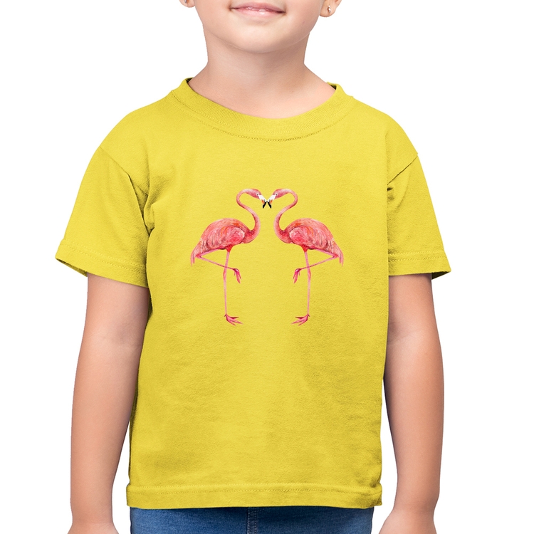 Camiseta Algodão Infantil Flamingos coração - Amarelo Canário
