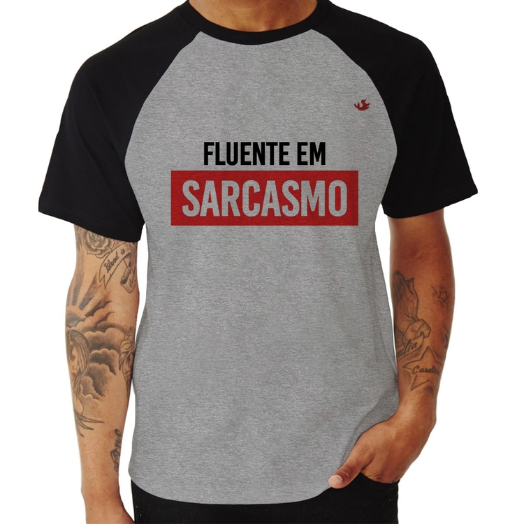 Camiseta Raglan Fluente em sarcasmo - Cinza/Preto