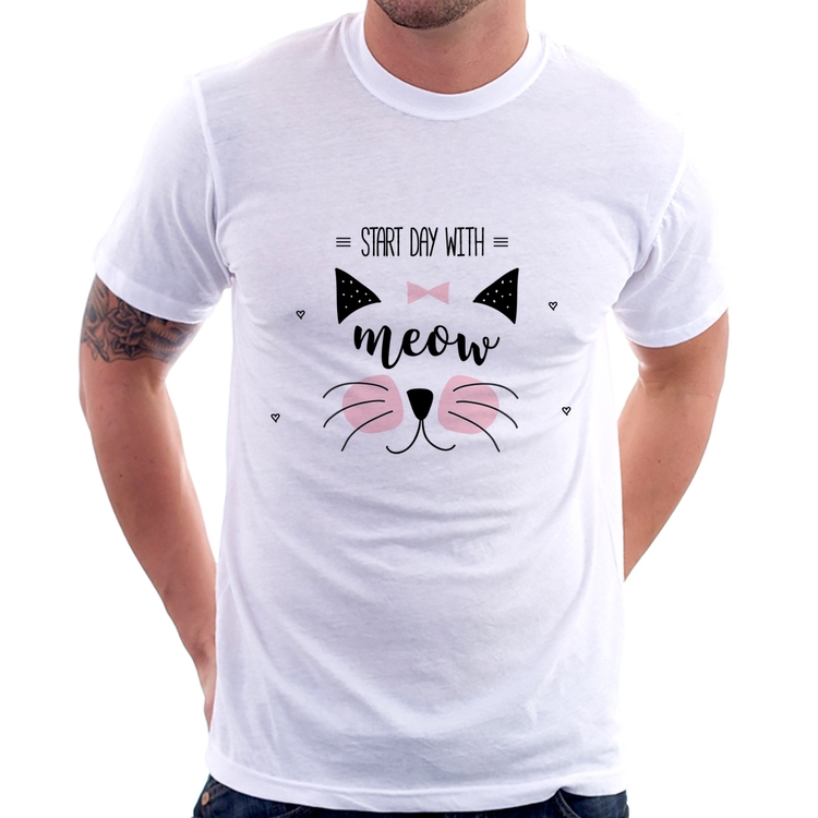 Camiseta Gatinha Start Day With Meow