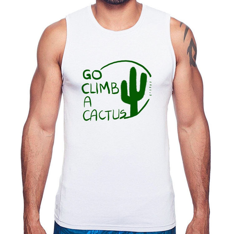 Regata Go climb a cactus