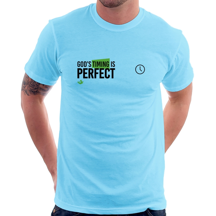 Camiseta God's timing is perfect - Azul Bebê