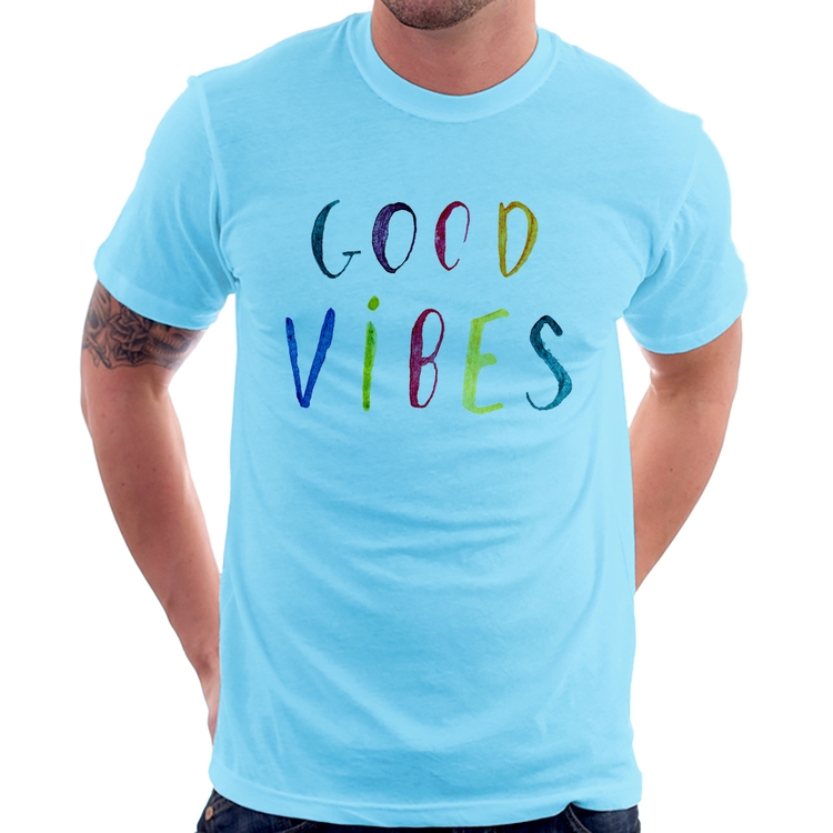 Camiseta Good Vibes Cores - Azul Bebê