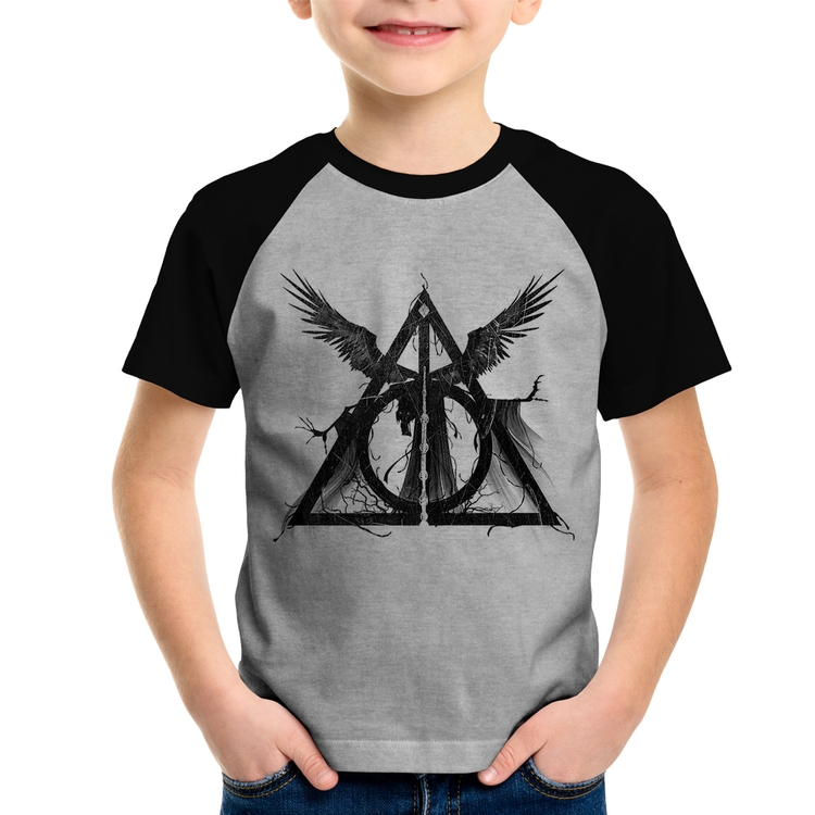 Camiseta Raglan Infantil The Tale of the Three Brothers - Cinza/Preto