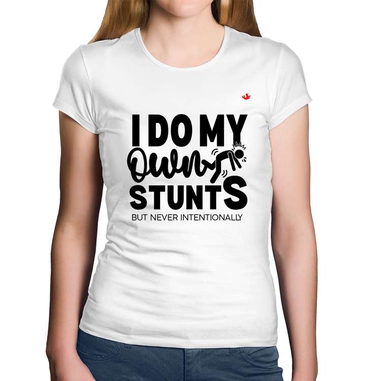 Baby Look Algodão I do my own stunts but never intentionally - Branca