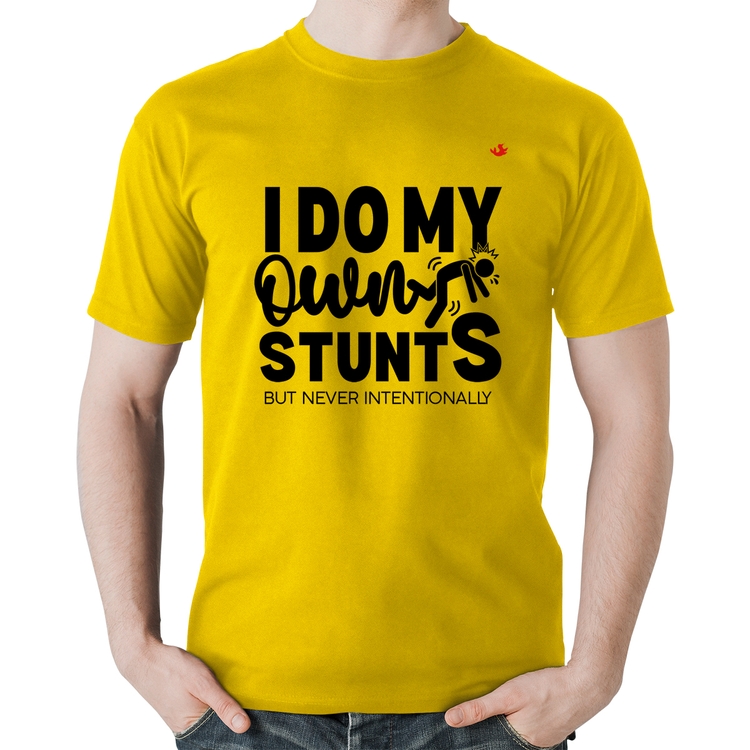 Camiseta Algodão I do my own stunts but never intentionally - Amarela