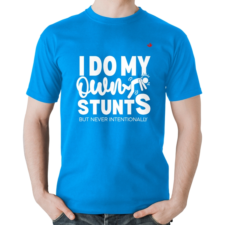 Camiseta Algodão I do my own stunts but never intentionally - Azul