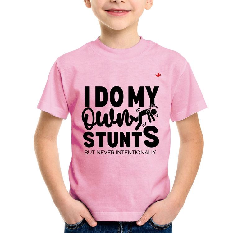 Camiseta Infantil I do my own stunts but never intentionally - Rosa Bebê