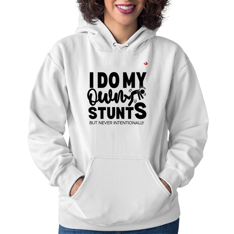 Moletom Feminino I do my own stunts but never intentionally - Branco