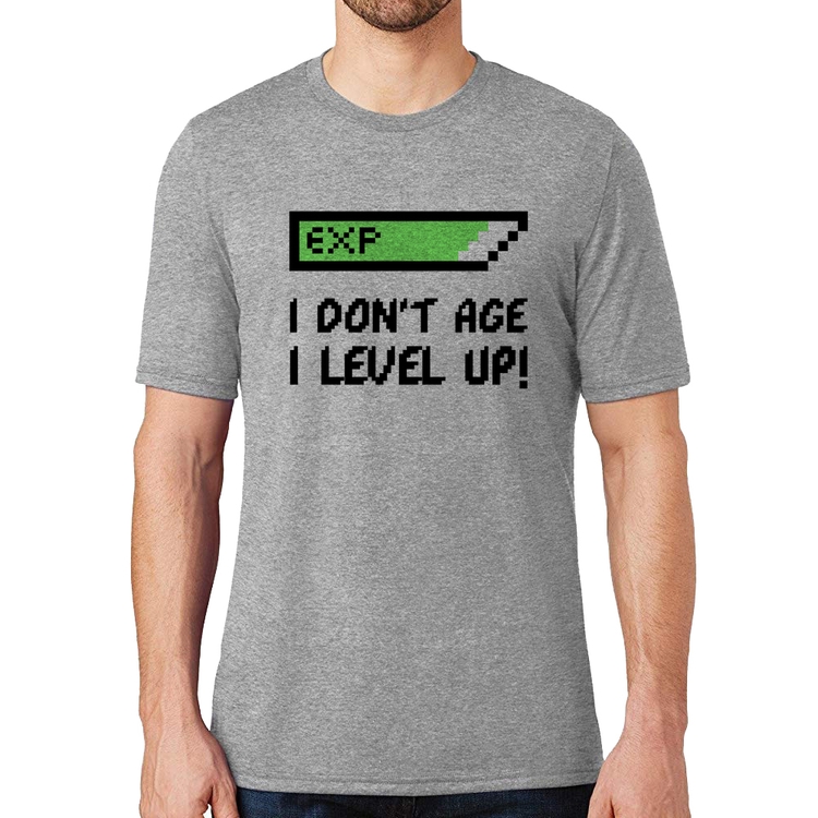 Camiseta I Don't Age, I Level Up - Cinza
