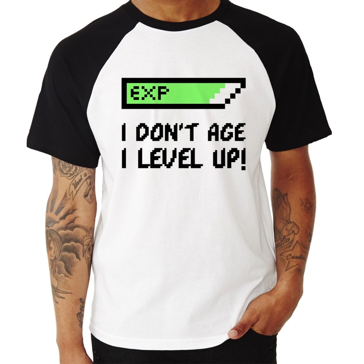 Camiseta Raglan I Don't Age, I Level Up