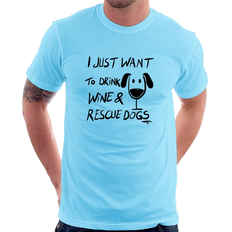 Camiseta I just want to drink wine and rescue dogs - Azul Bebê