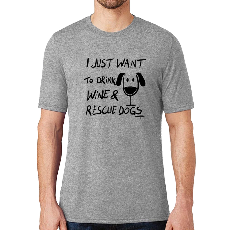 Camiseta I just want to drink wine and rescue dogs - Cinza