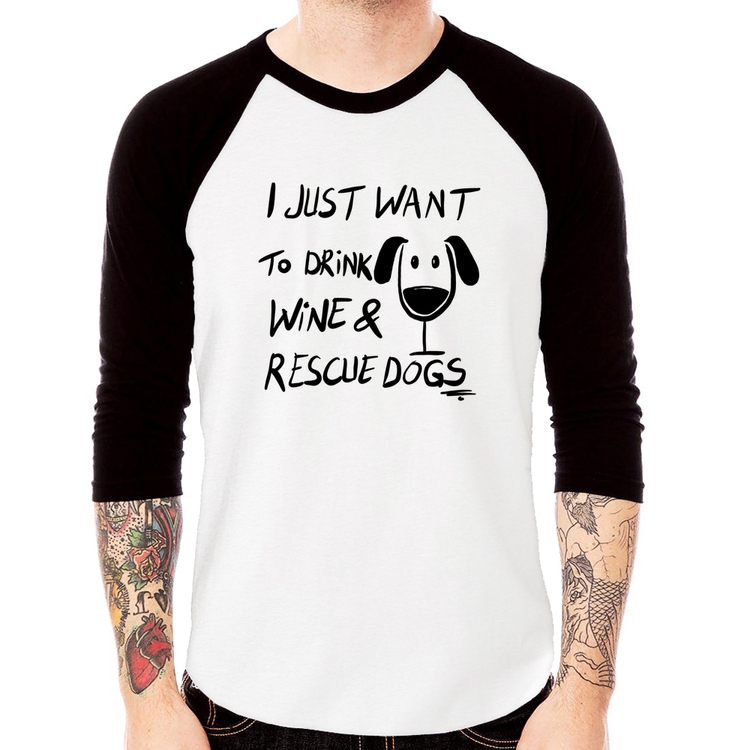 Camiseta Raglan I just want to drink wine and rescue dogs Manga 3/4