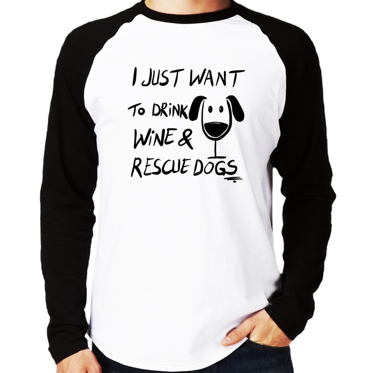 Camiseta Raglan I just want to drink wine and rescue dogs Manga Longa