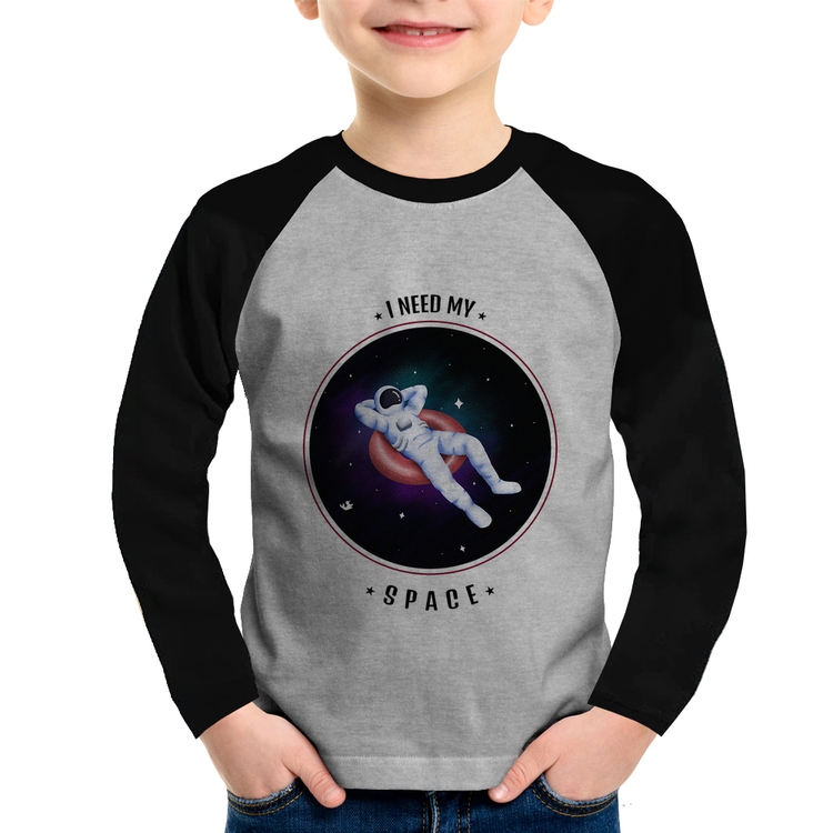 Camiseta Raglan Infantil I need my space Manga Longa - Cinza/Preto