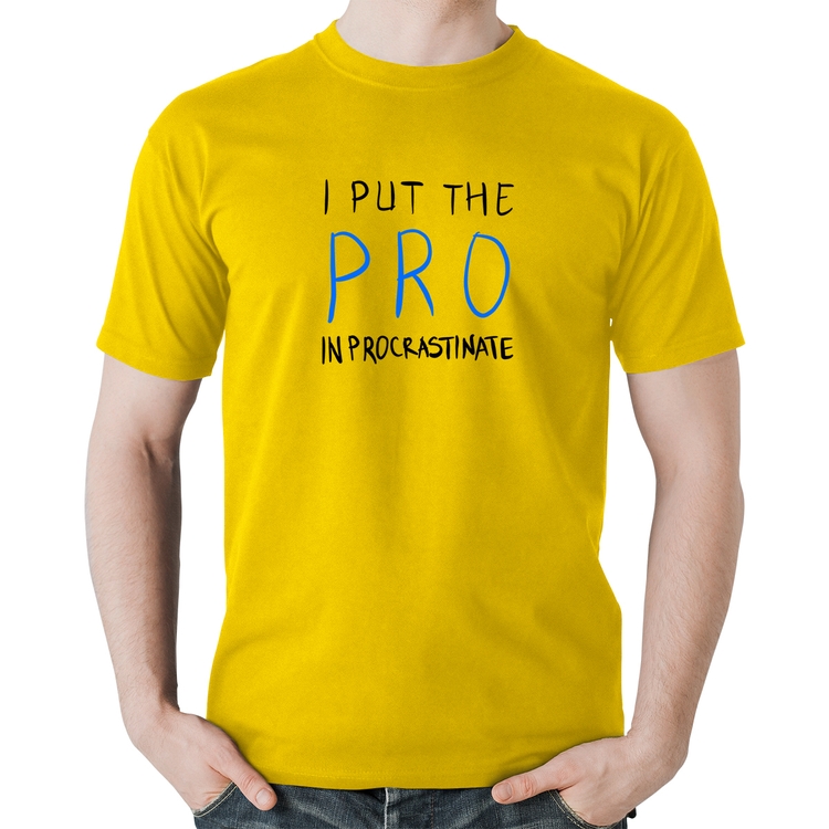 Camiseta Algodão I put the pro in procrastinate - Amarela