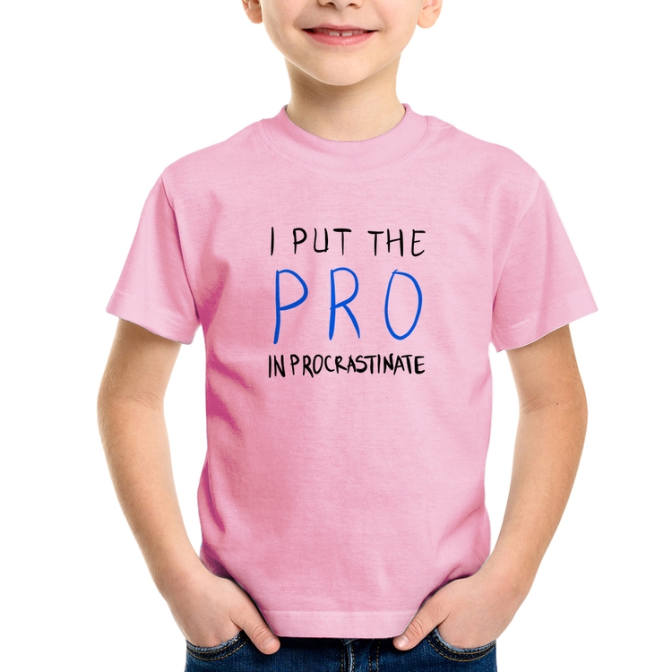 Camiseta Infantil I put the pro in procrastinate - Rosa Bebê