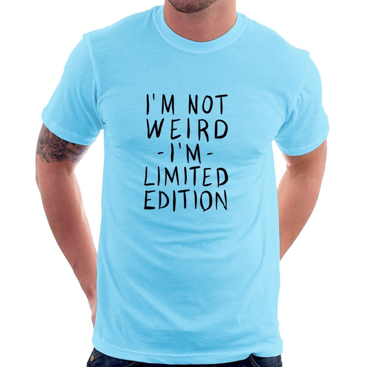 Camiseta Im not weird Im limited edition - Azul Bebê