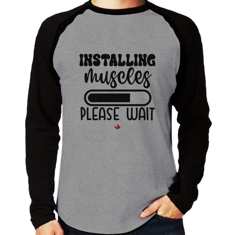 Camiseta Raglan Installing Muscles Manga Longa - Cinza/Preto